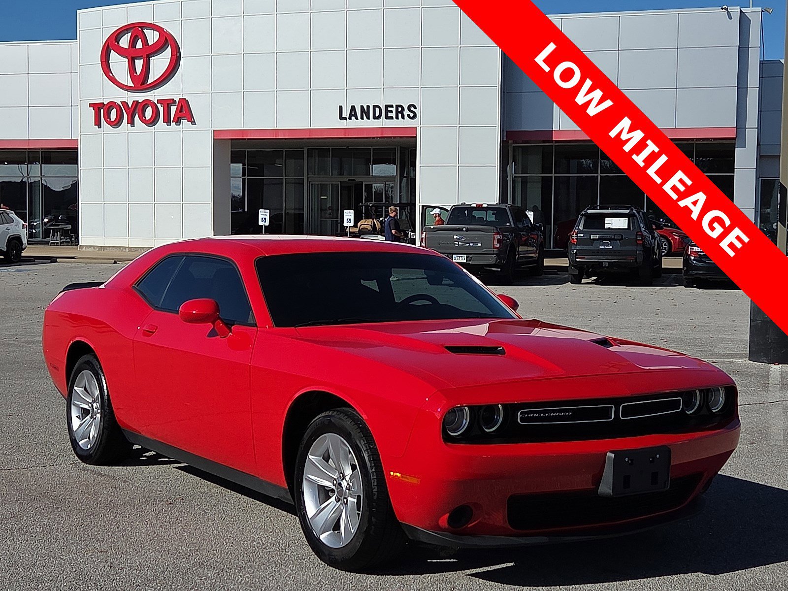 2023 Dodge Challenger SXT's photo