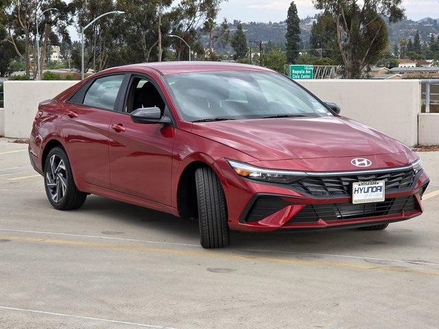 2025 Hyundai Elantra SEL Sport photo 4