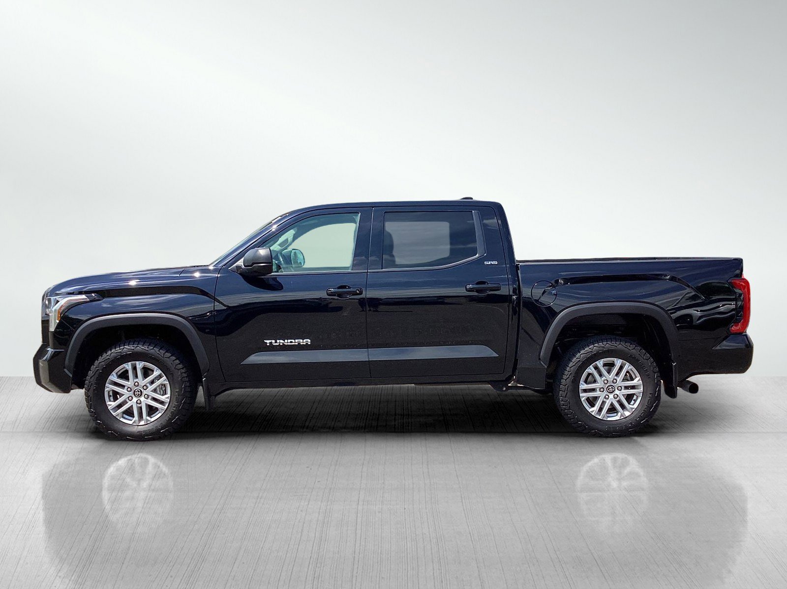 Used 2022 Toyota Tundra SR5 with VIN 5TFLA5DB3NX033446 for sale in Brainerd, Minnesota