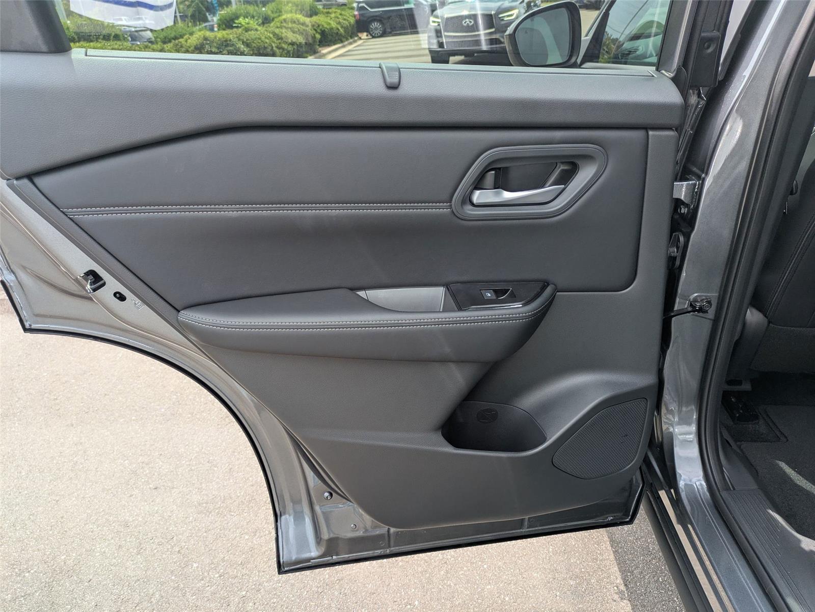 2026 Nissan Rogue SV photo 25