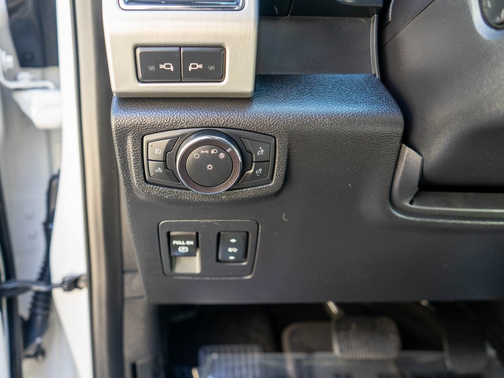 2018 Ford F-150 Platinum photo 17