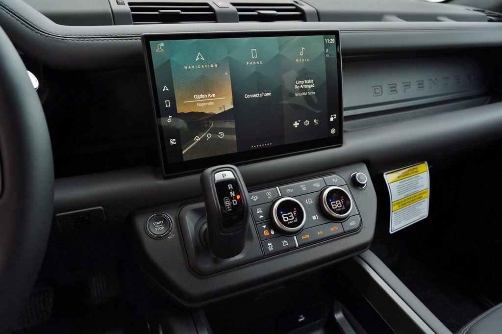 2025 Land Rover Defender 110 X-Dynamic SE photo 21
