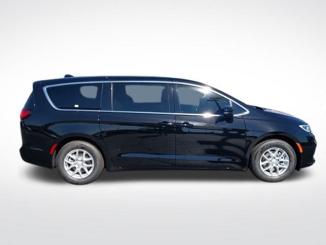 2026 Chrysler Pacifica photo 21
