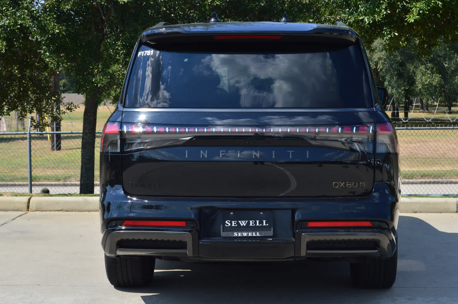 2025 Infiniti QX80 photo 5