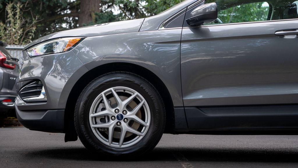 2022 Ford Edge SEL photo 8