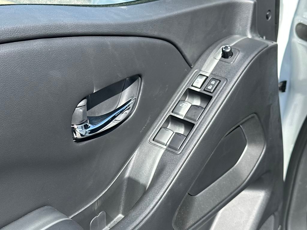 2025 Nissan Frontier SV photo 11