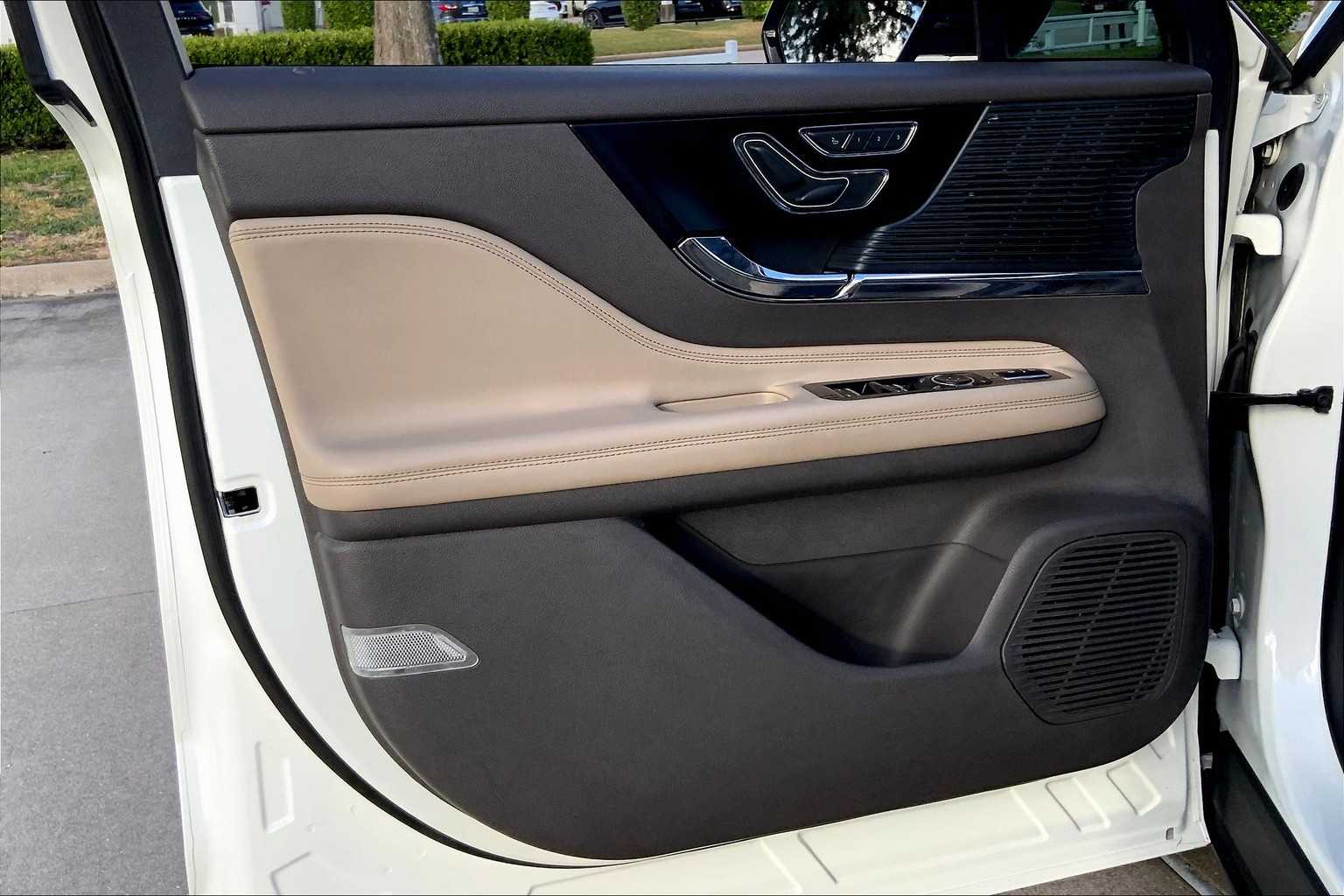 2020 Lincoln Corsair Standard photo 18