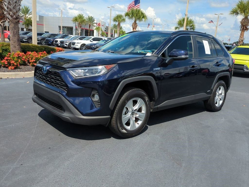 2021 Toyota RAV4 Hybrid XLE photo 9
