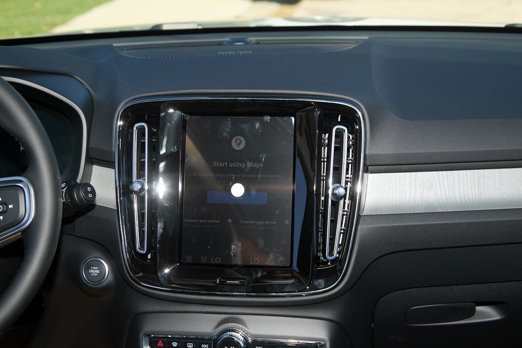 2026 VOLVO XC40 - Image 25