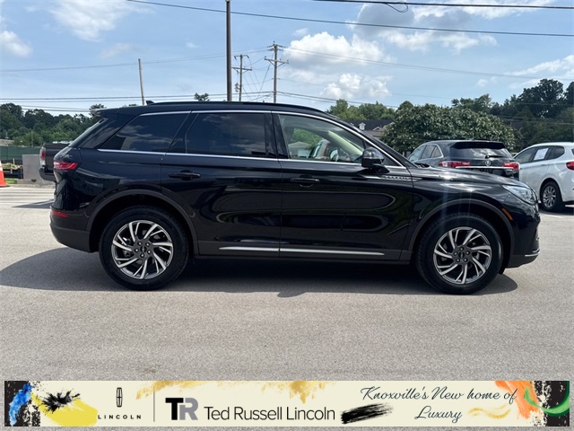 2025 Lincoln Corsair Premiere photo 3