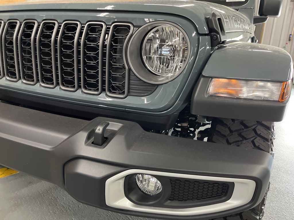 2025 Jeep Gladiator Sport photo 16