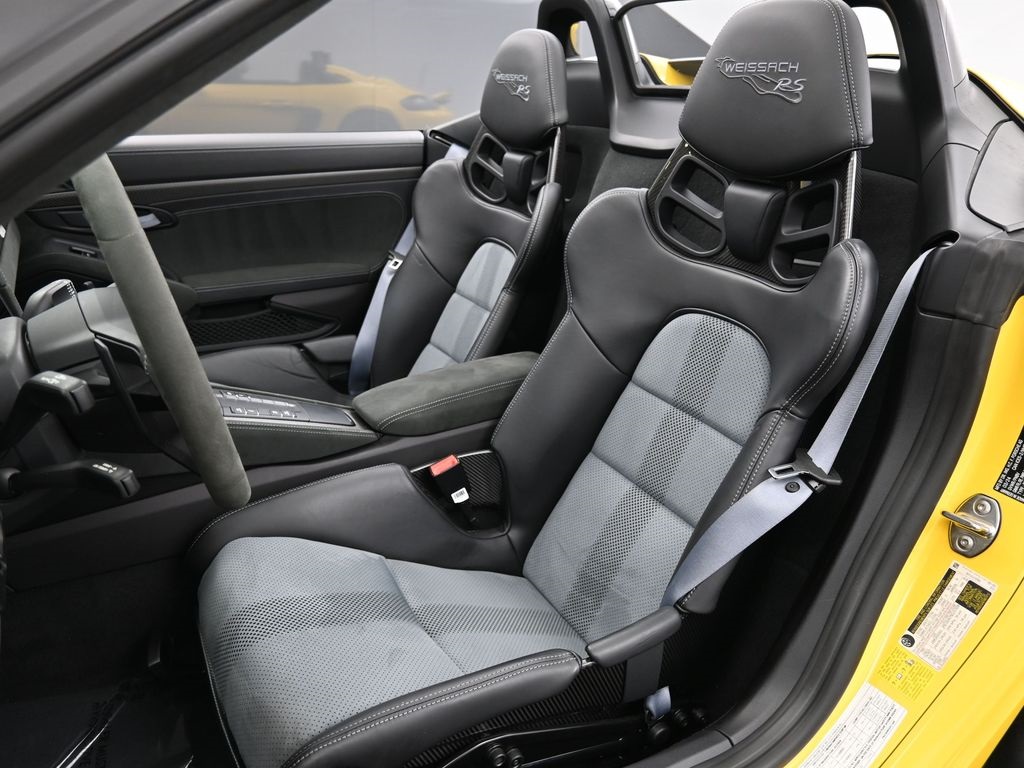 2024 Porsche Boxster Spyder photo 4