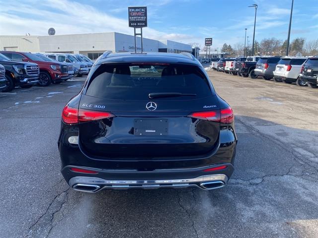 2025 Mercedes Benz GLC 300 4MATIC photo 3