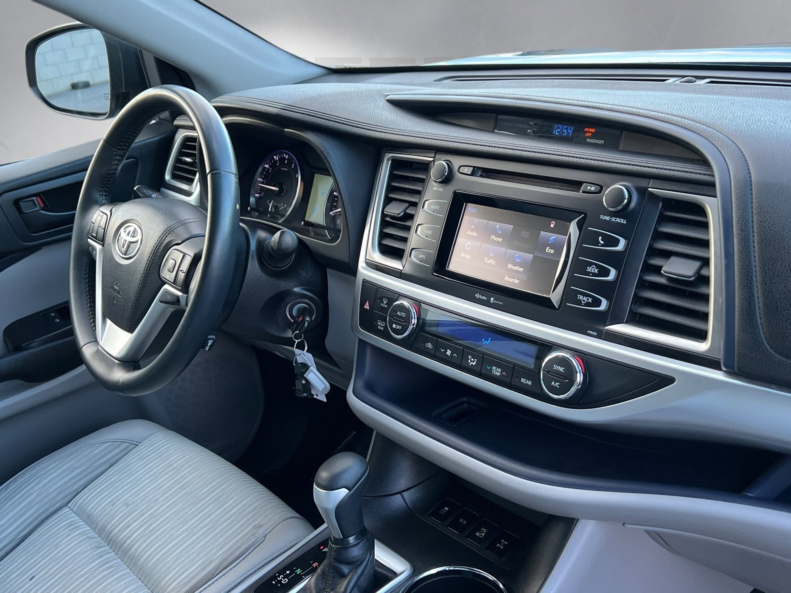 2015 Toyota Highlander LE Plus photo 3