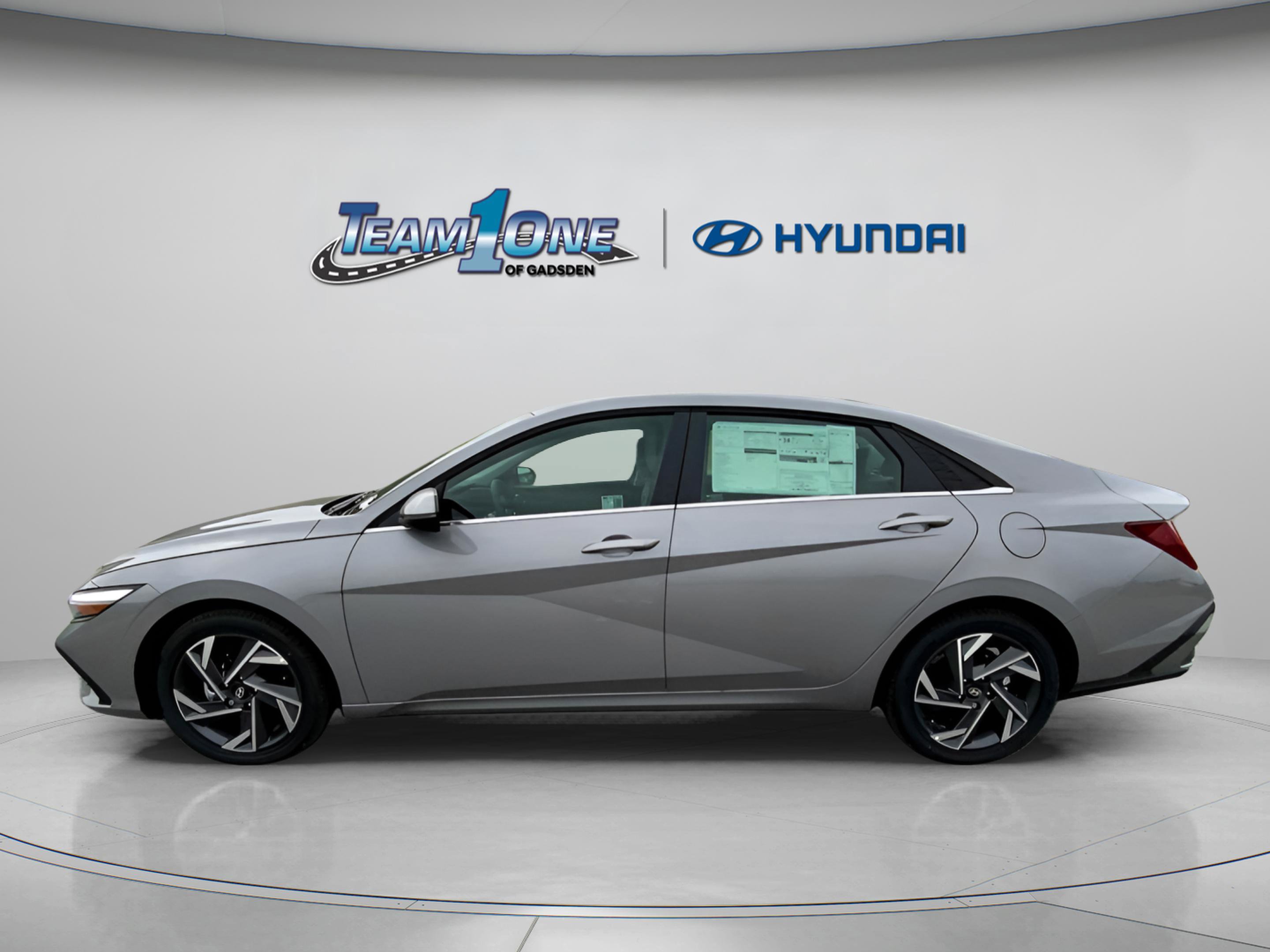 2025 Hyundai Elantra Limited photo 3