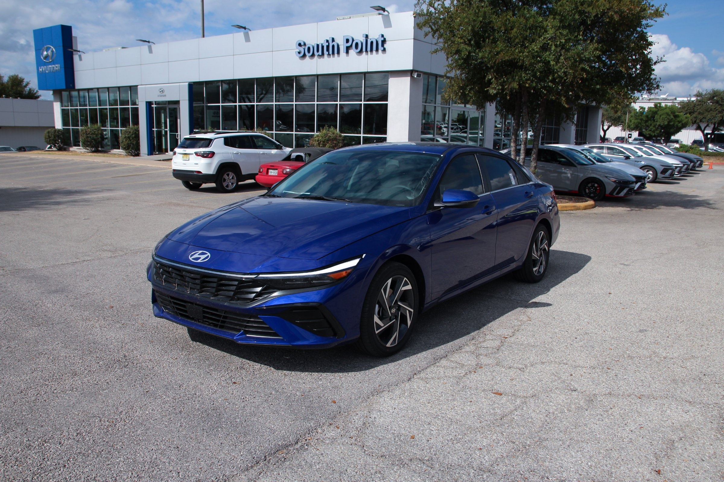 2025 Hyundai Elantra Limited photo 7