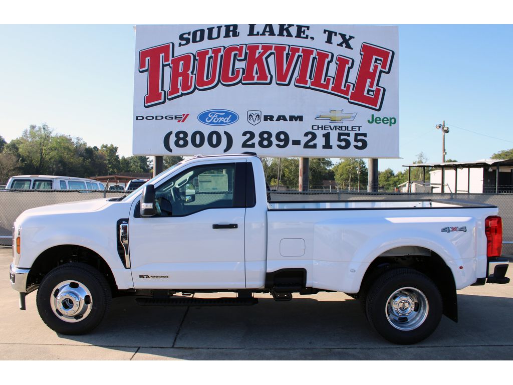 2026 Ford F-350 Super Duty XL's photo