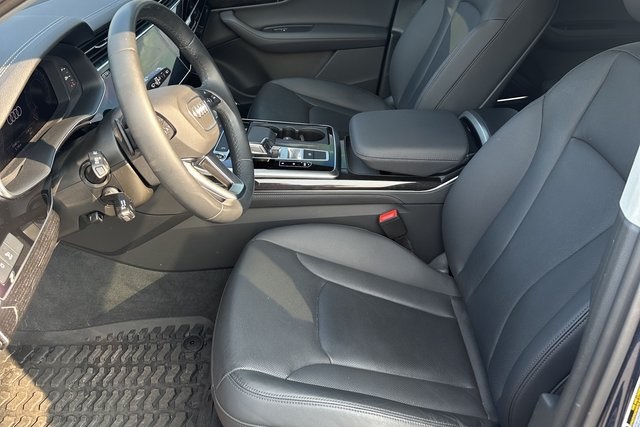 2024 Audi Q7 45 Premium Plus photo 2