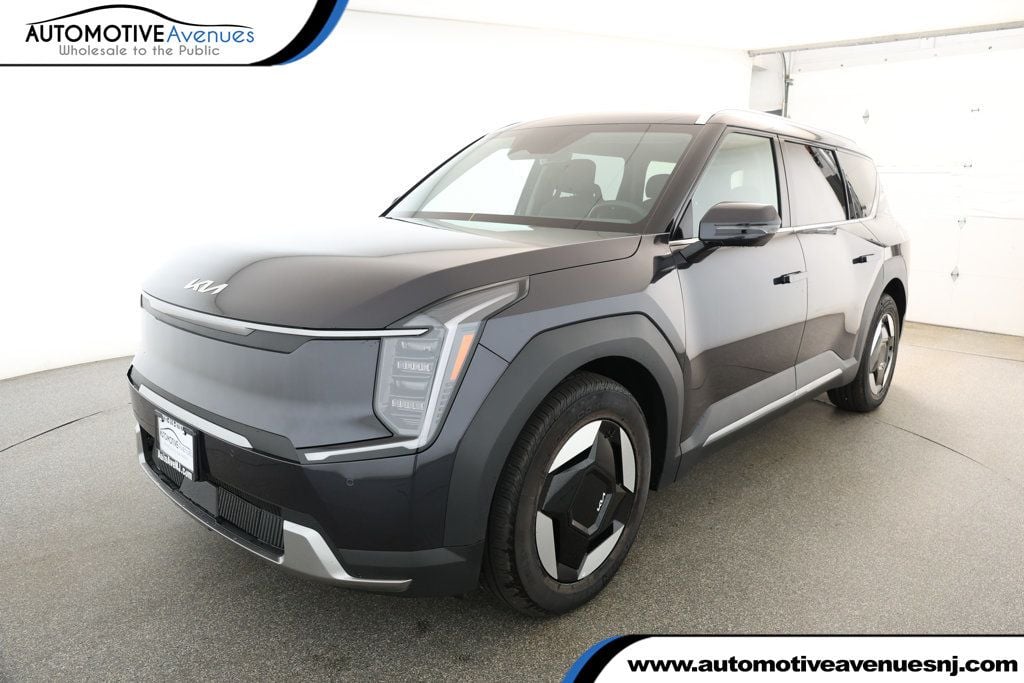 2025 Kia EV9 Wind's photo