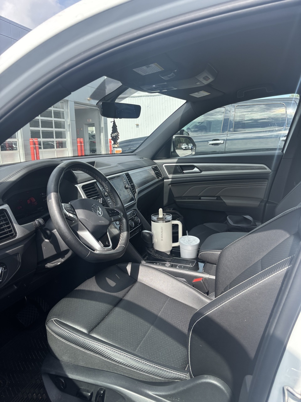 2023 Volkswagen Atlas Cross Sport V6 SE Technology photo 8