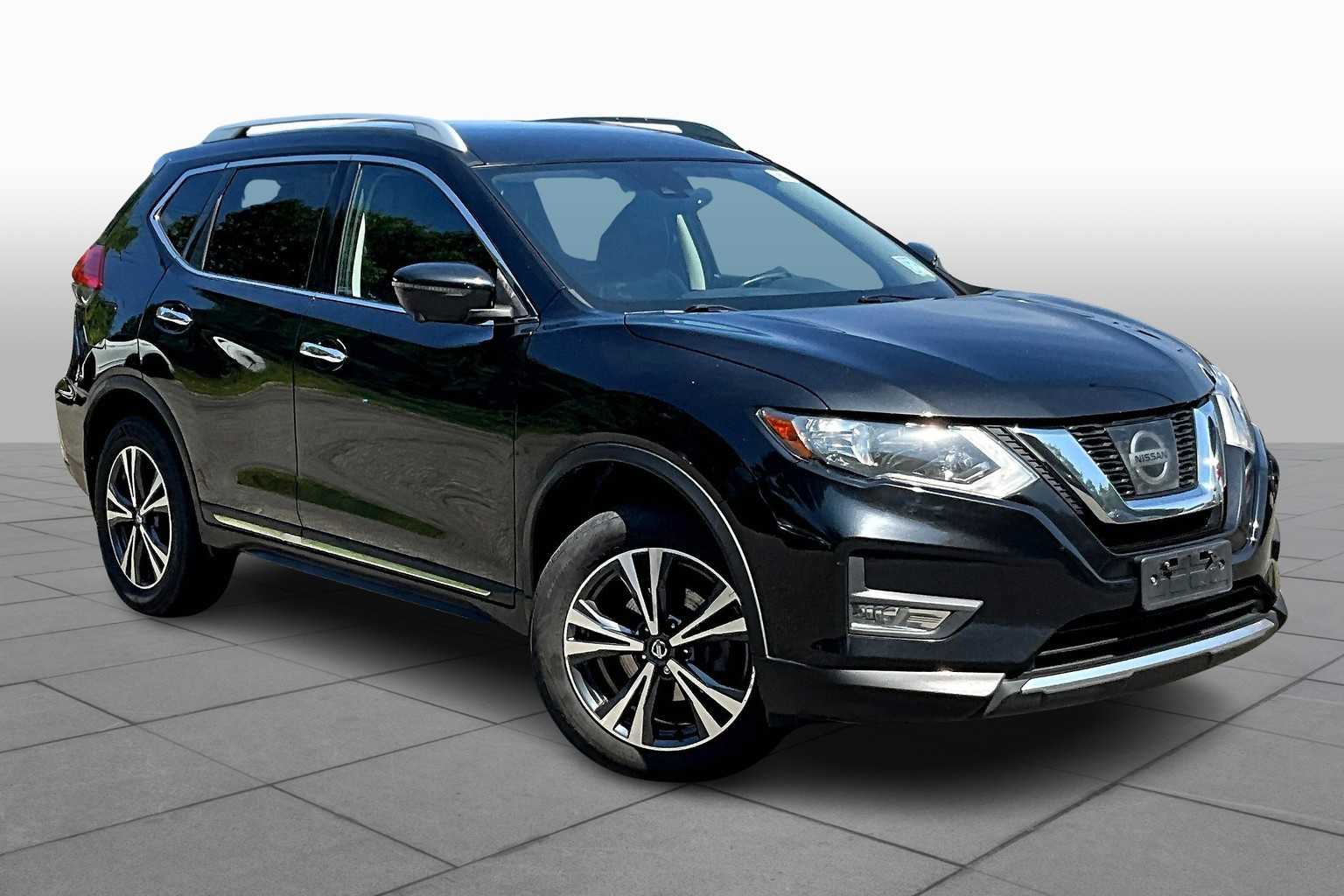 2017 Nissan Rogue SL photo 2