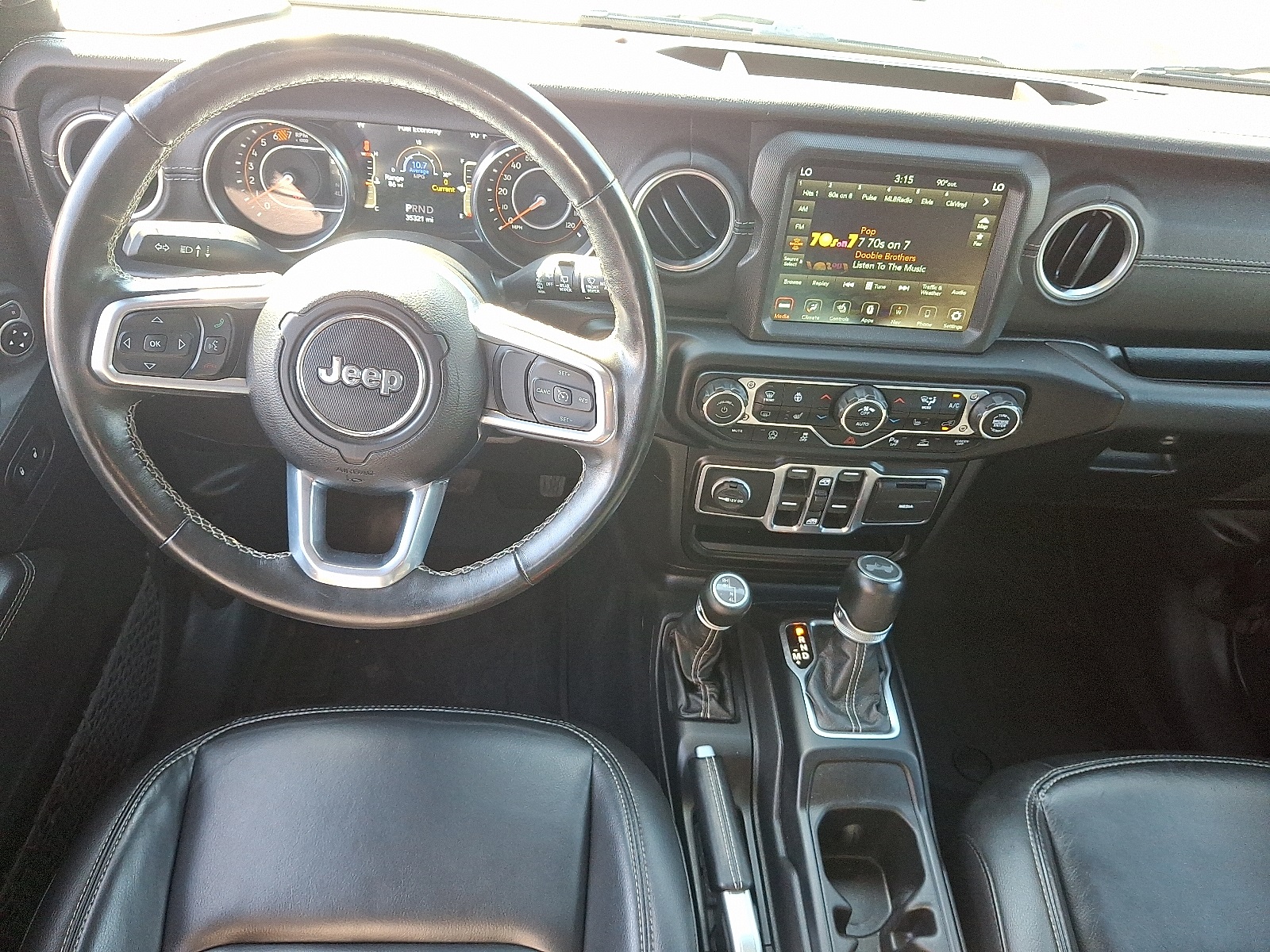 2022 Jeep Wrangler Unlimited Sahara photo 11