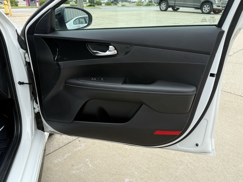2023 Kia Forte GT-Line photo 27