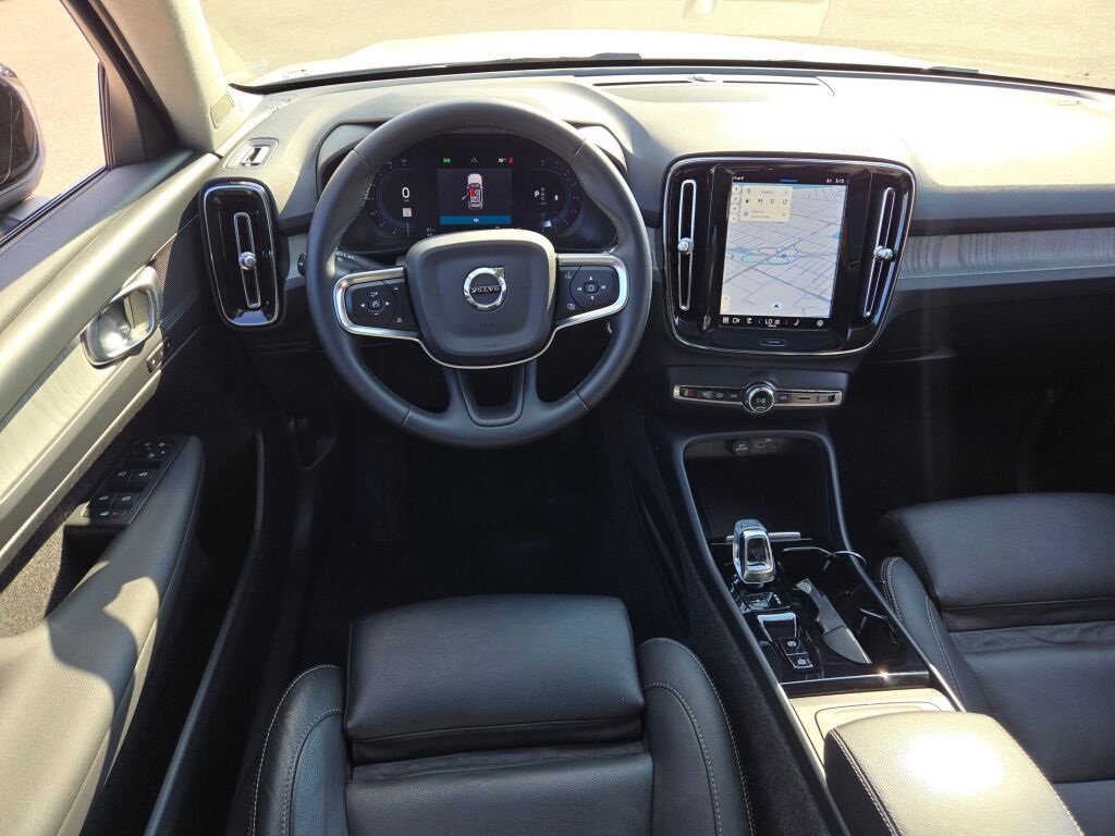 2024 Volvo XC40 Plus photo 19