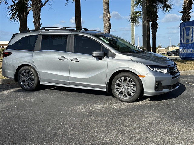 2026 Honda Odyssey Touring's photo