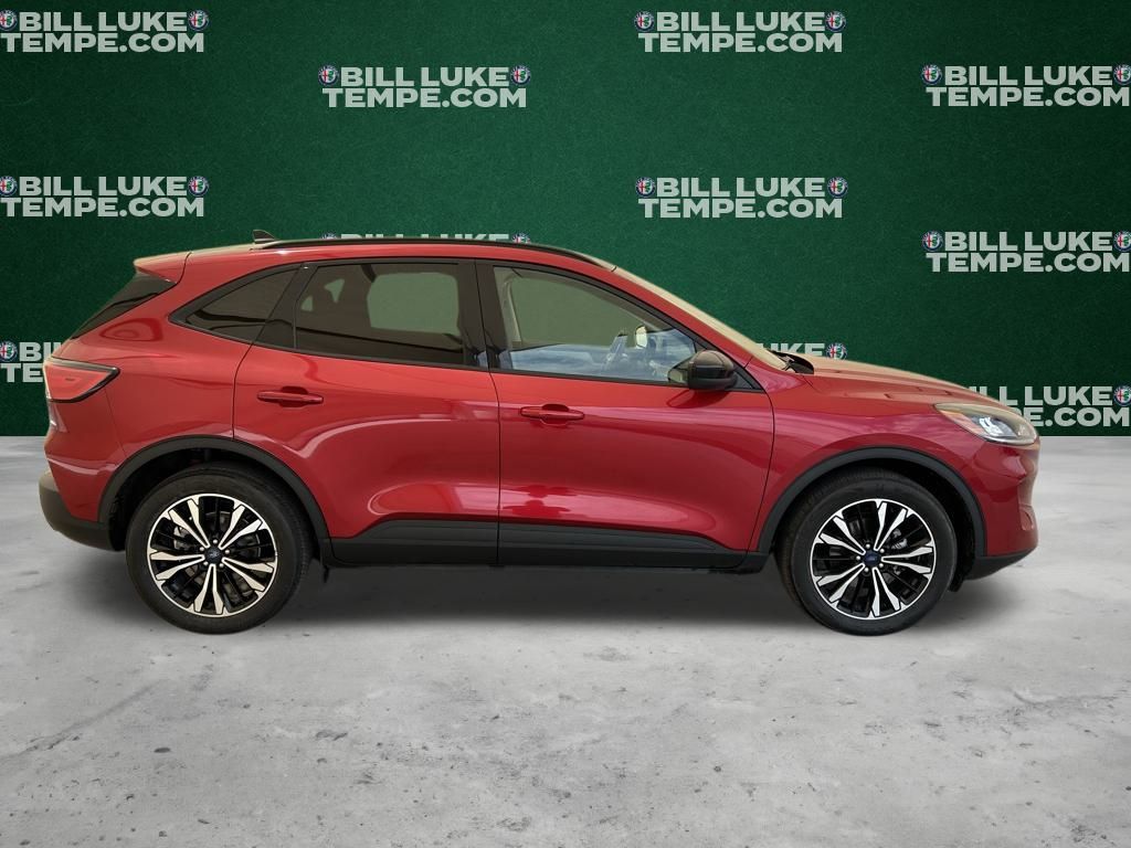 2022 Ford Escape SE Hybrid photo 3