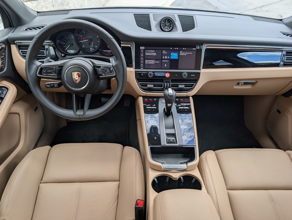 2025 Porsche Macan T photo 11