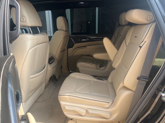 2021 Cadillac Escalade Premium Luxury photo 4