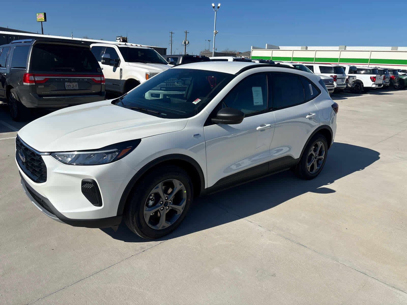 2025 Ford Escape ST-Line photo 2