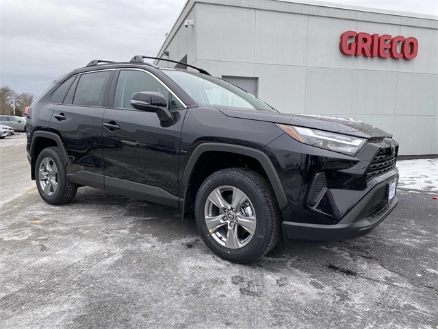 2025 Toyota RAV4 XLE's photo