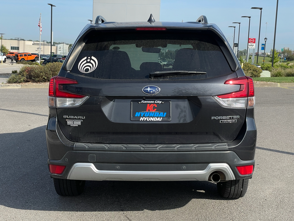 2019 Subaru Forester Touring photo 3