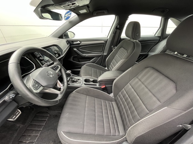 2024 Volkswagen Jetta 1.5T Sport photo 2