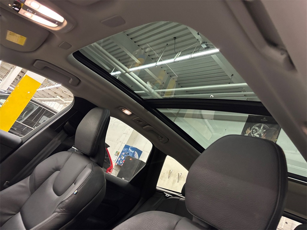 2023 Volvo XC60 B5 Plus photo 30