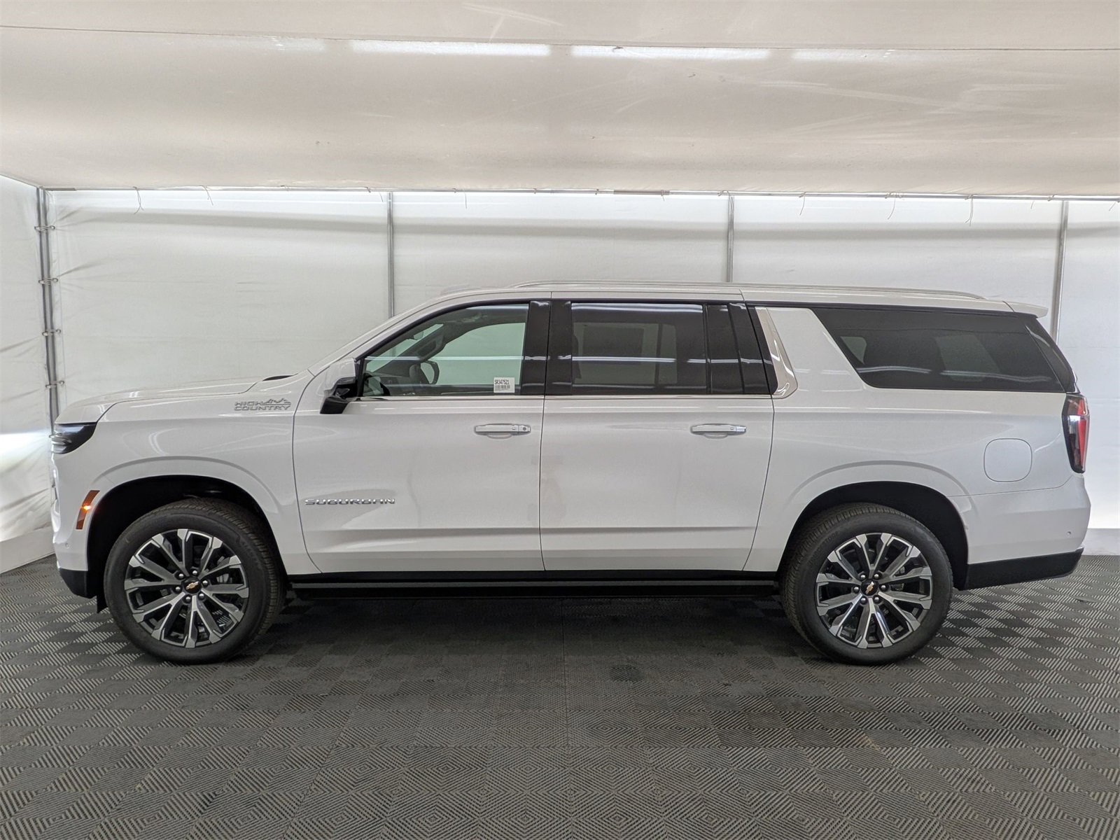 2025 Chevrolet Suburban High Country photo 2