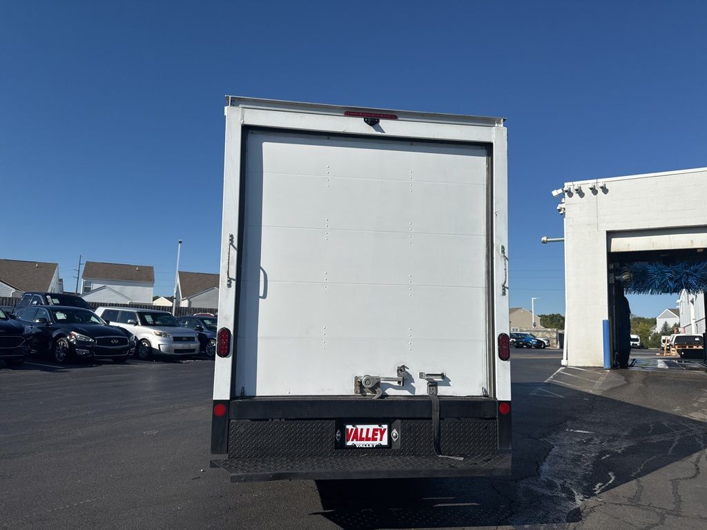 2022 Chevrolet Express Cutaway Work Van photo 4