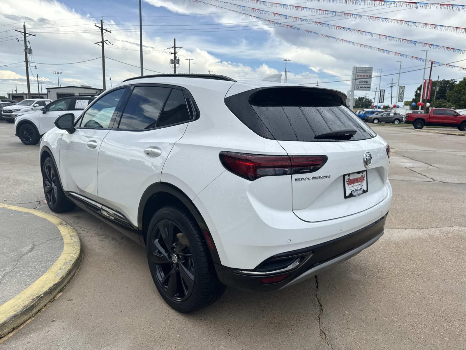 2022 Buick Envision Essence photo 5