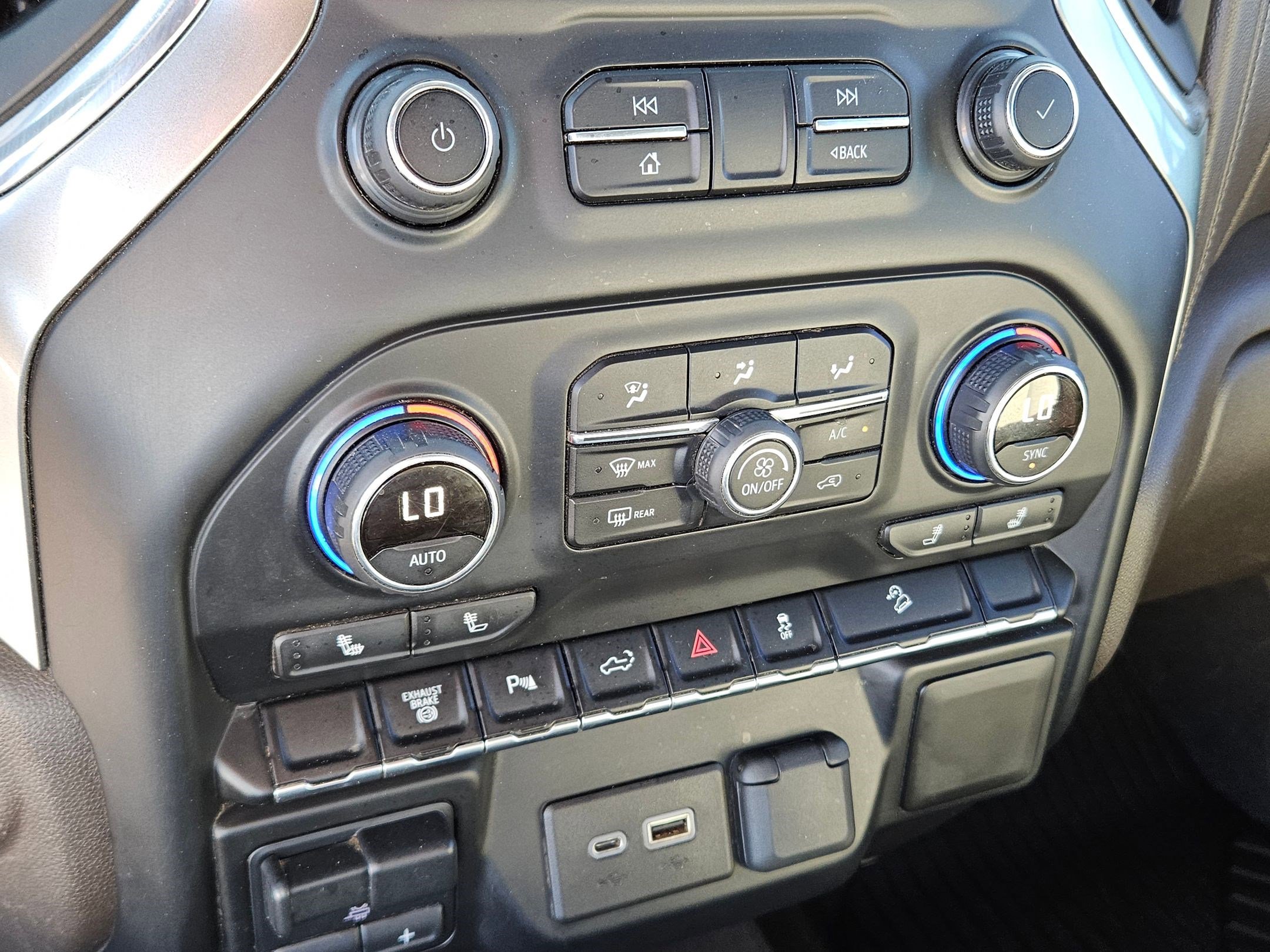 2020 Chevrolet Silverado 2500HD LT photo 18