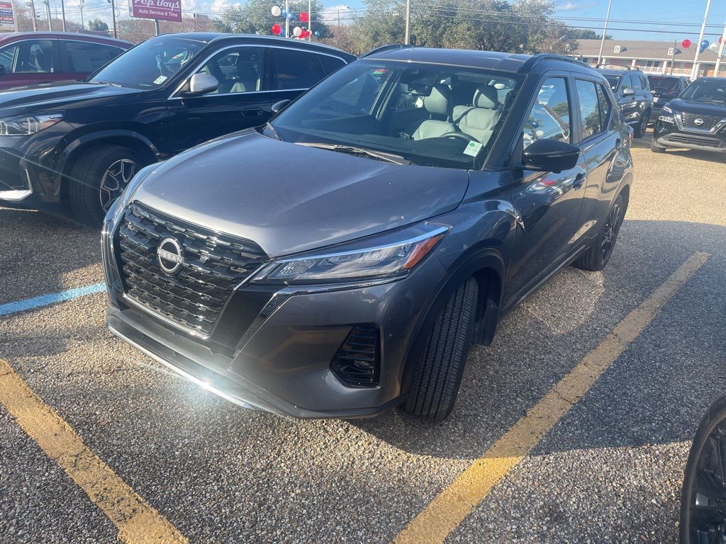2023 Nissan Kicks SR