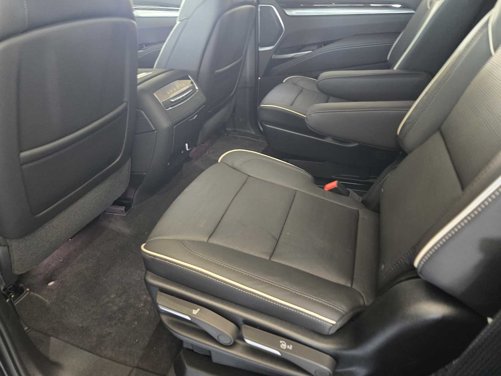 2025 Cadillac Escalade Premium Luxury photo 16