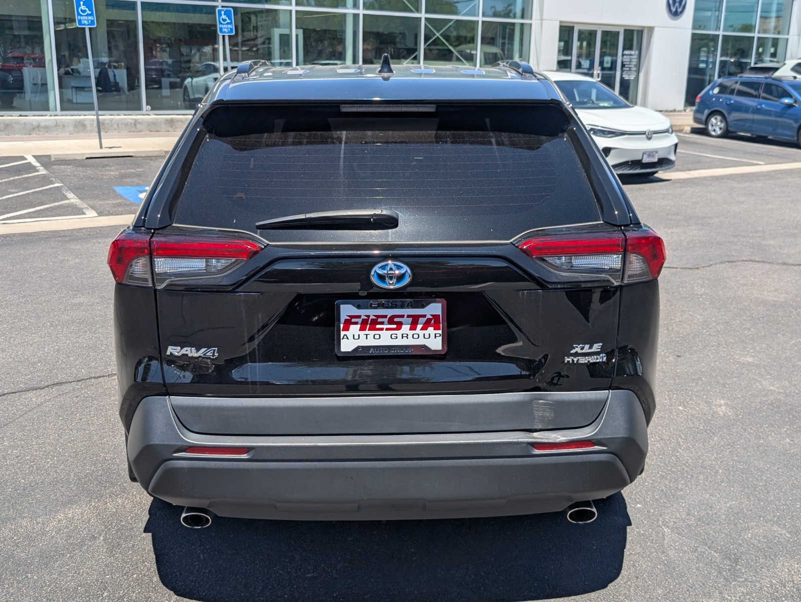 Used 2022 Midnight Black Metallic Toyota Hybrid XLE Premium image 6