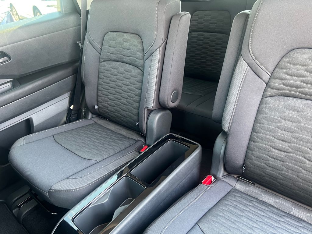 2025 Nissan Pathfinder SV photo 22