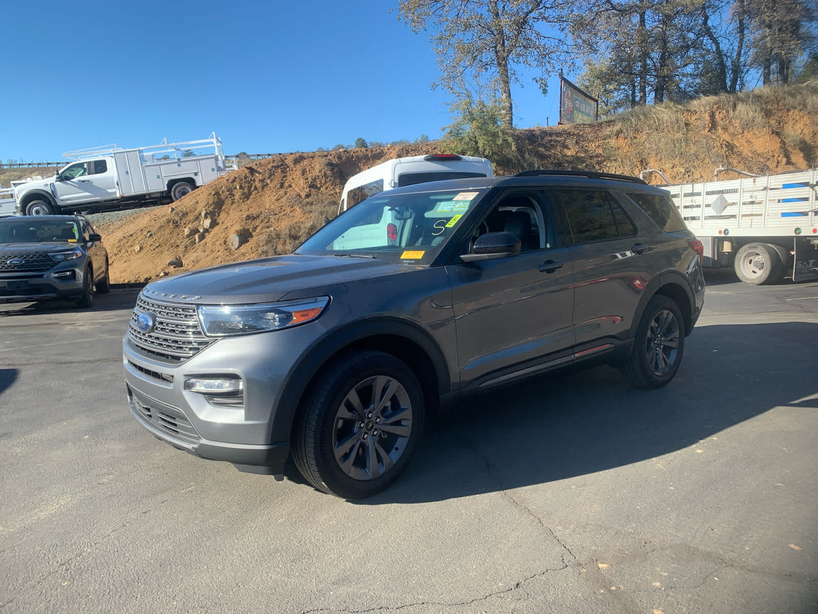 2023 Ford Explorer XLT's photo