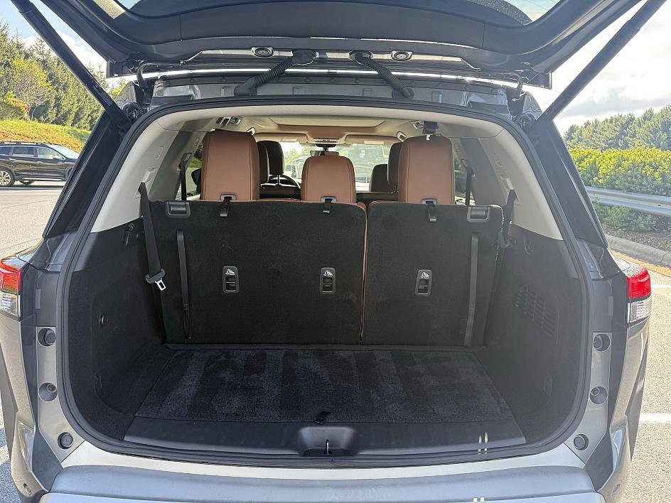 2023 Nissan Pathfinder Platinum photo 8