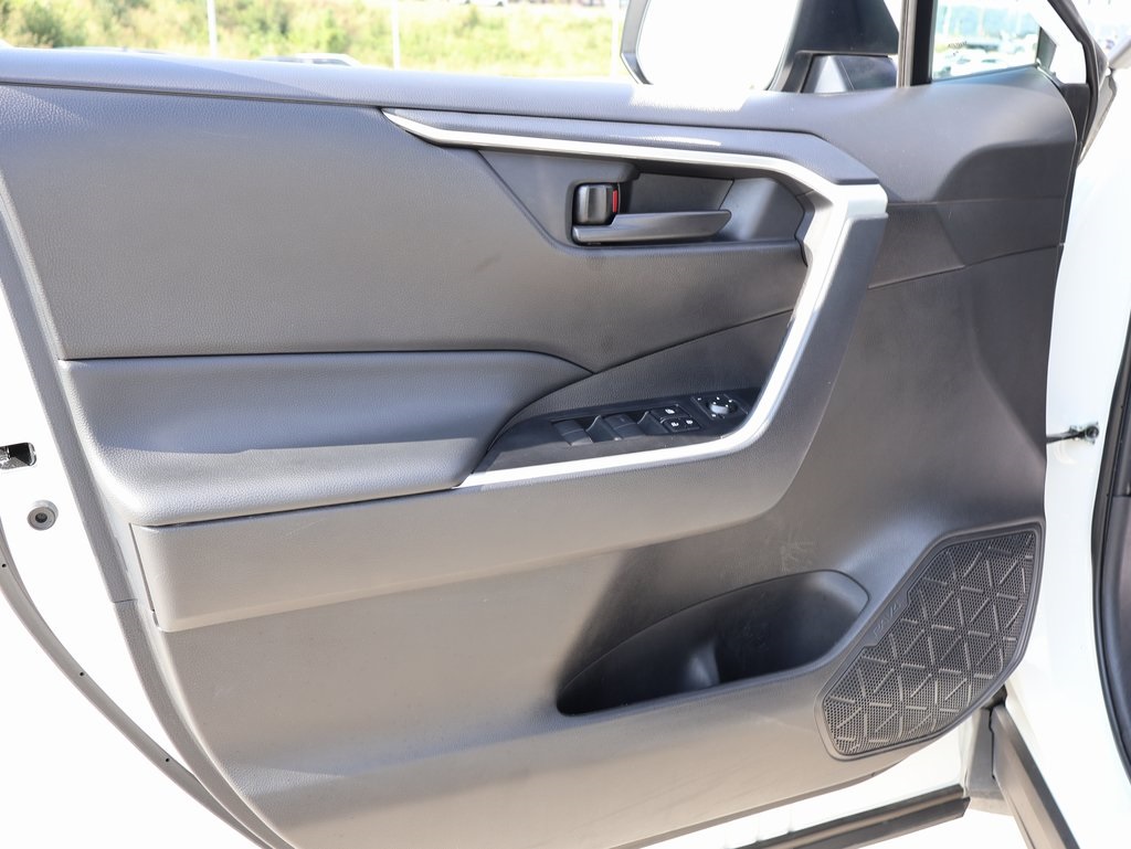 2024 Toyota RAV4 Hybrid LE photo 19