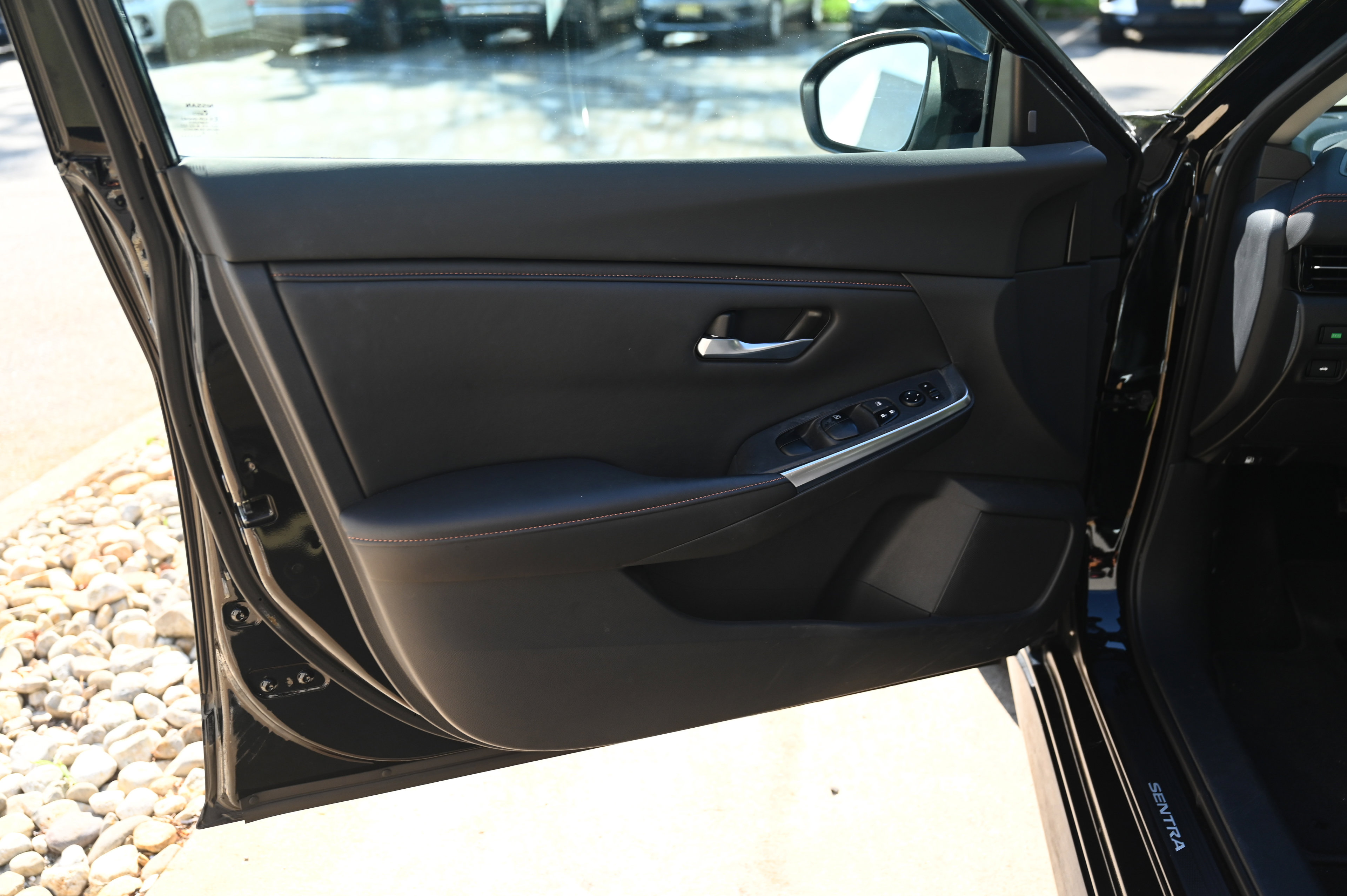 2021 Nissan Sentra SR photo 9