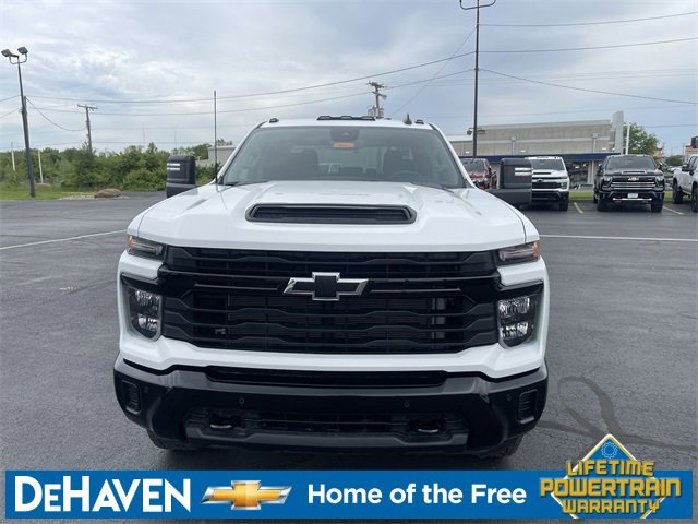 2025 Chevrolet Silverado 2500HD Custom photo 3